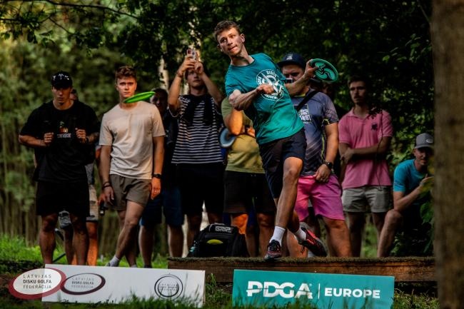 Latvijas čempionātā disku golfā noskaidroti šī gada labākie spēlētāji